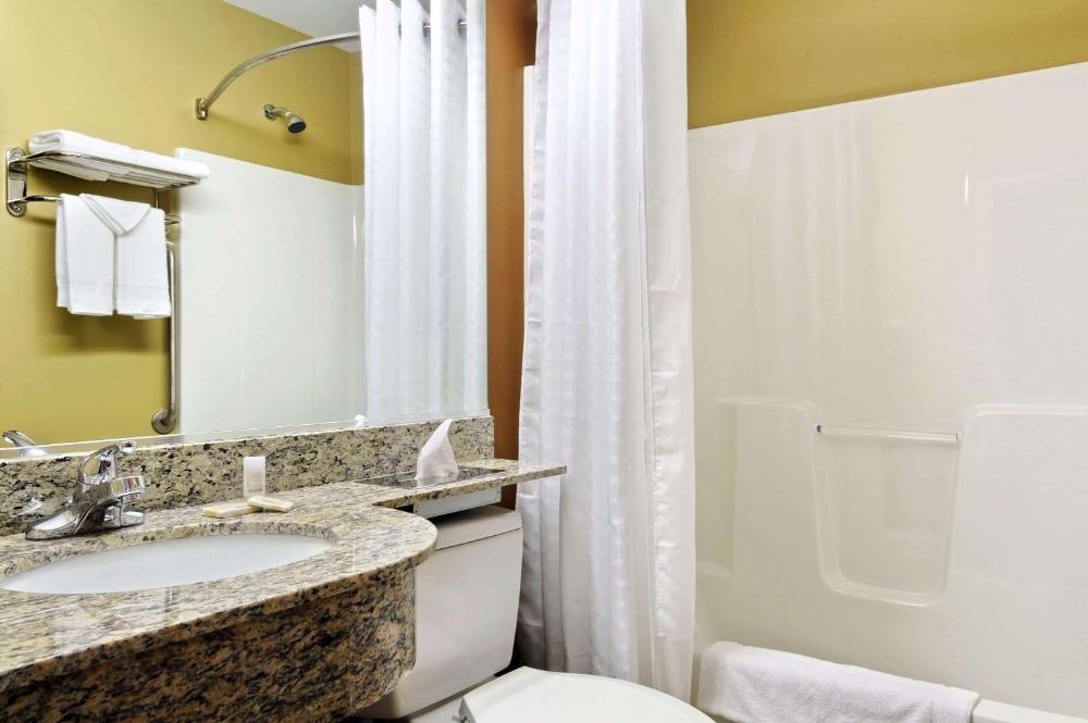 Queen Studio Suite - Non-Smoking interior
